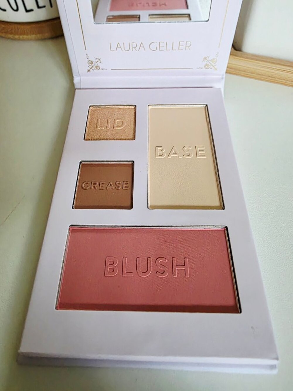 Laura Gellar "Glam On The Go" Face and Eye Palette - Picture 5 of 5
